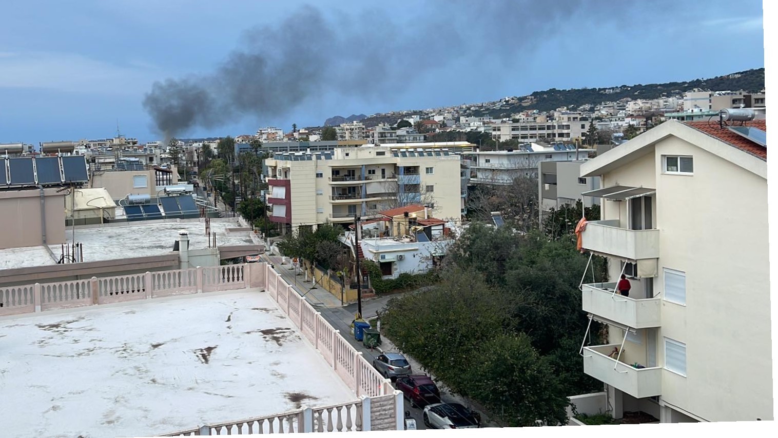 Χανιά: “Λαμπάδιασε” εγκαταλελειμμένο τροχόσπιτο