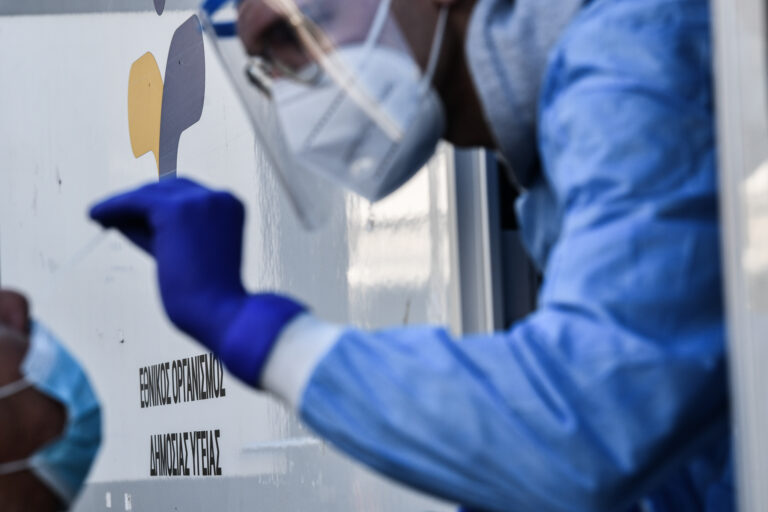 ΕΟΔΥ: Τρεις θάνατοι από γρίπη την τελευταία εβδομάδα – Έξι από Covid-19
