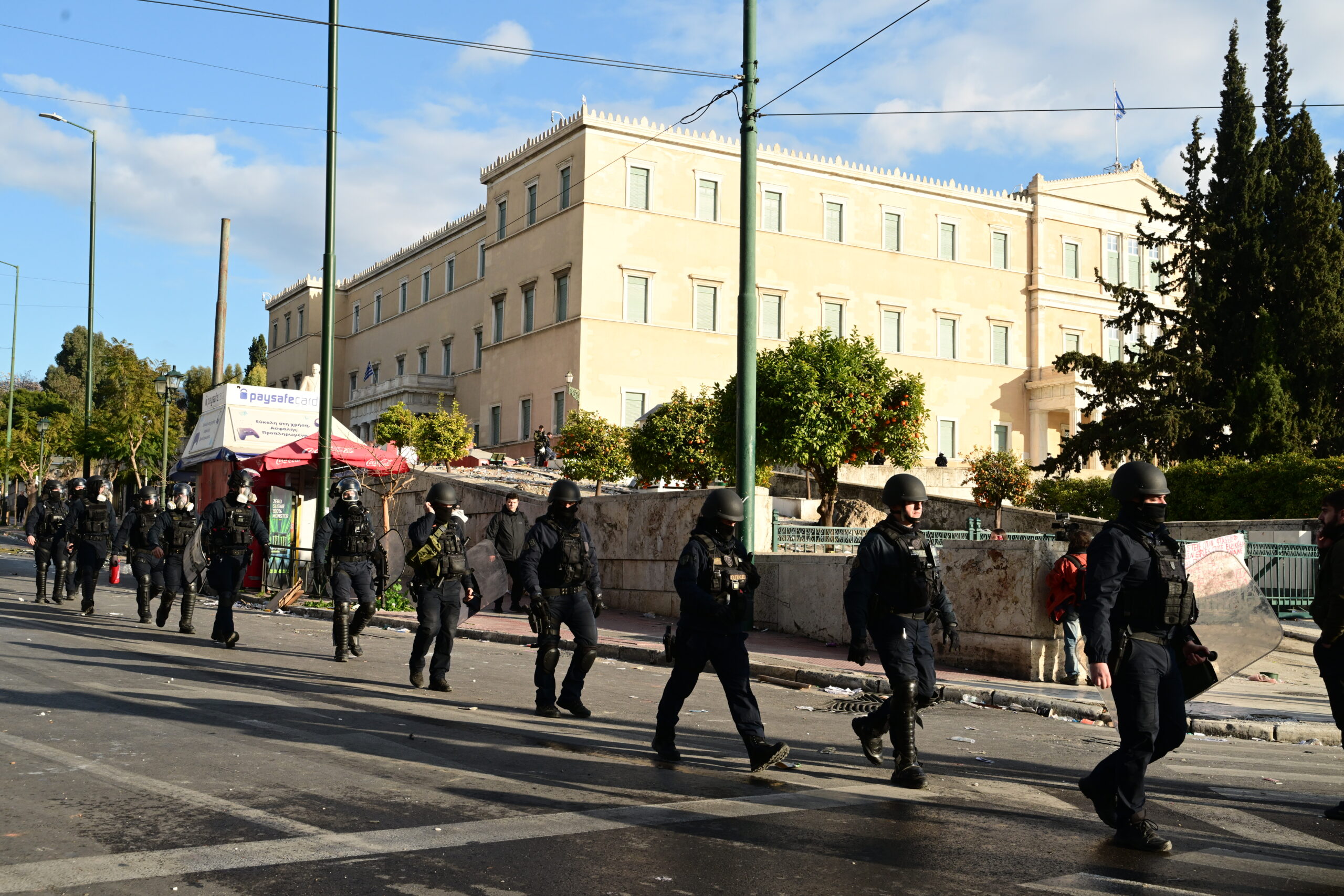 Συλλαλητήρια για τα Τέμπη: 3.000 αστυνομικοί επί ποδός – ΜΑΤ και drones στον σχεδιασμό της ΕΛΑΣ