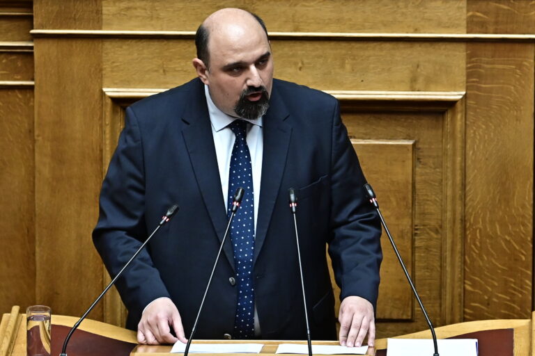 Χρ. Τριαντόπουλος – Βουλή: Προϊόν πολιτικής σκοπιμότητας τα περί συγκάλυψης της τραγωδίας των Τεμπών