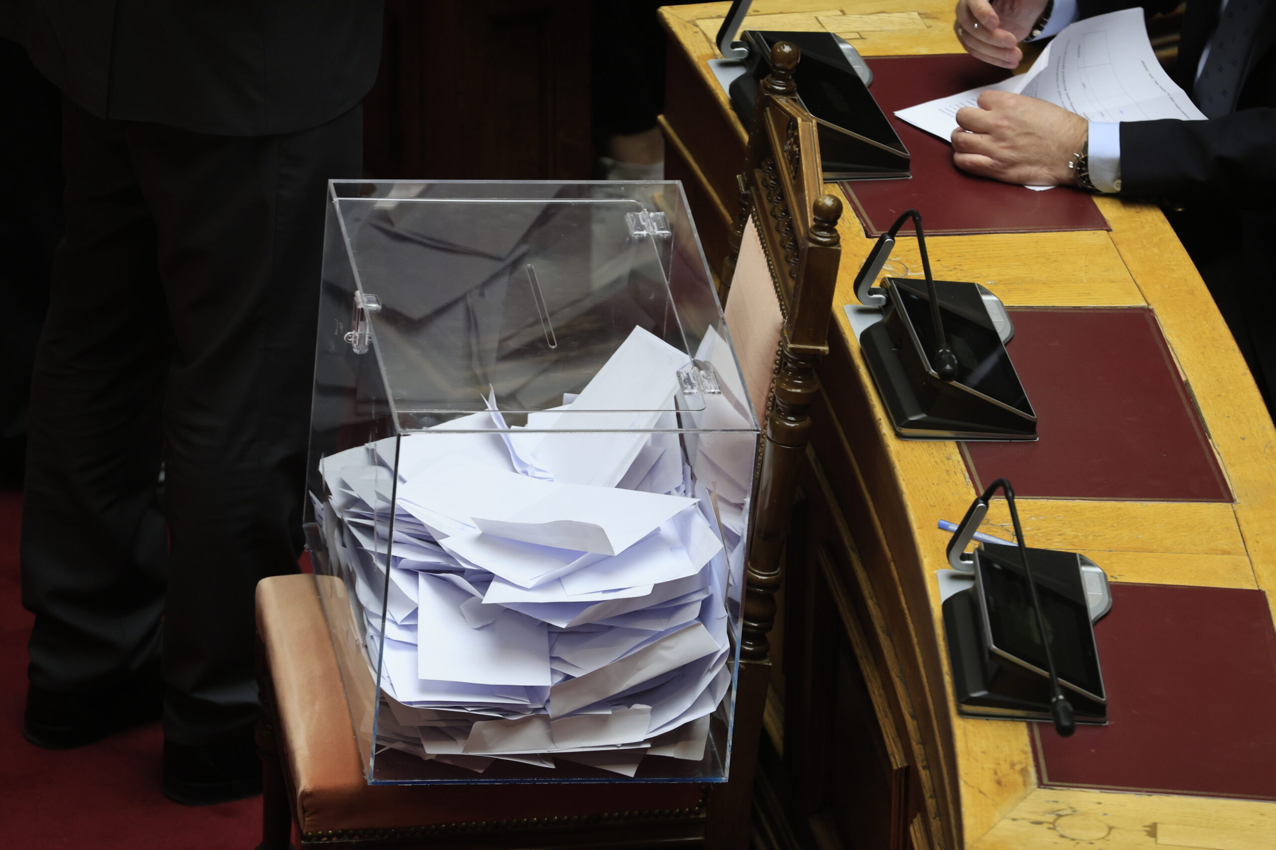 Τέμπη: Εγκρίθηκε με 277 «υπέρ» μετά από την ψηφοφορία στη Βουλή η σύσταση προανακριτικής  επιτροπής