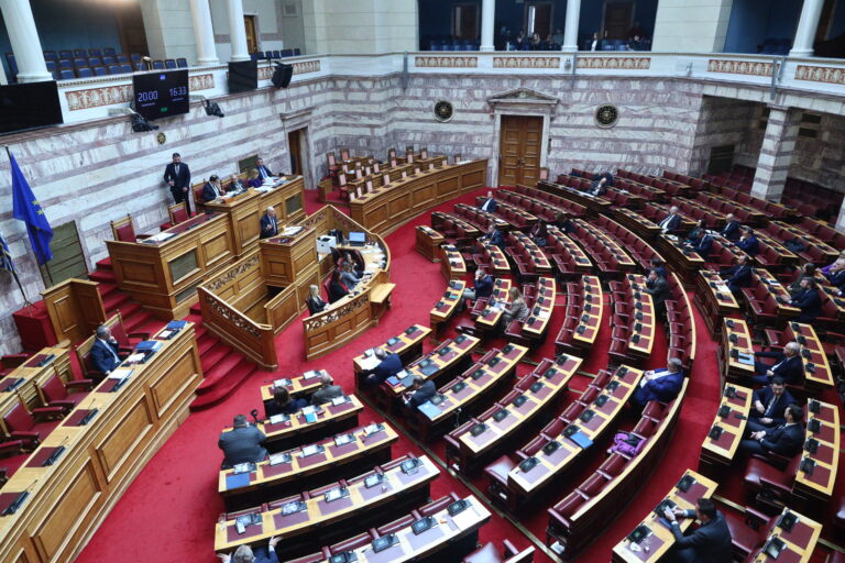 H συζήτηση στη Βουλή σε επίπεδο αρχηγών για την τραγωδία στα Τέμπη