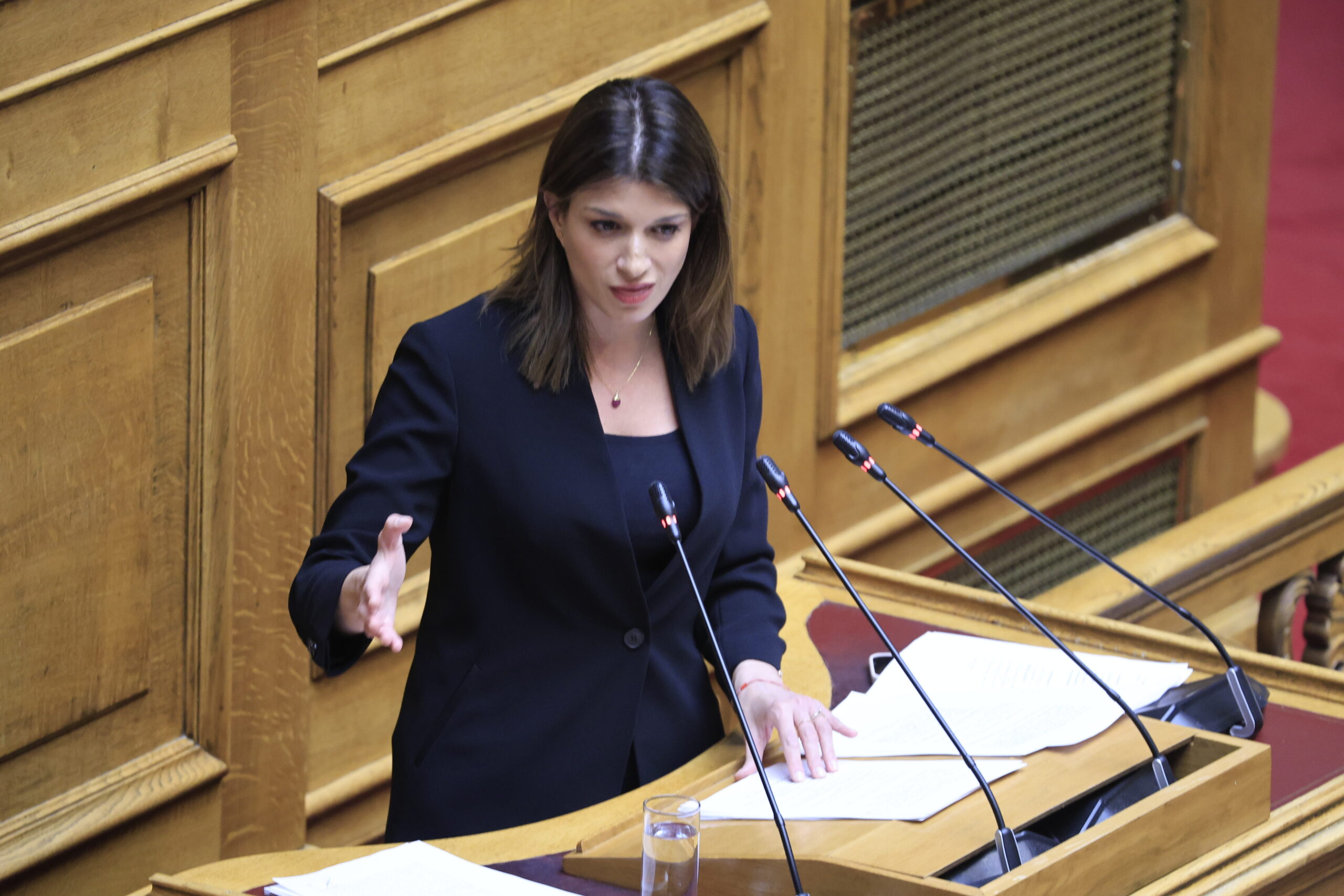 Κ. Νοτοπούλου ως εισηγήτρια του ΣΥΡΙΖΑ: Η κοινωνία σας έχει απορρίψει. Να φύγετε όσο πιο γρήγορα γίνεται για να έρθει η προοδευτική διέξοδος