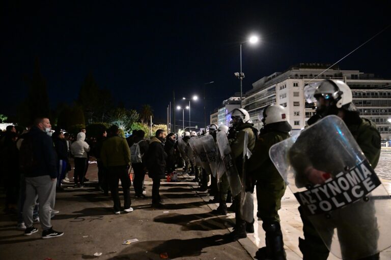 Δεκατέσσερα άτομα συνελήφθησαν χθες στα επεισόδια στο Σύνταγμα