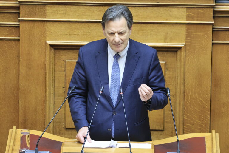 Πρόταση δυσπιστίας – Θ. Σκυλακάκης: Να προστατεύσουμε τους θεσμούς από τους κρυφούς και φανερούς εχθρούς τους
