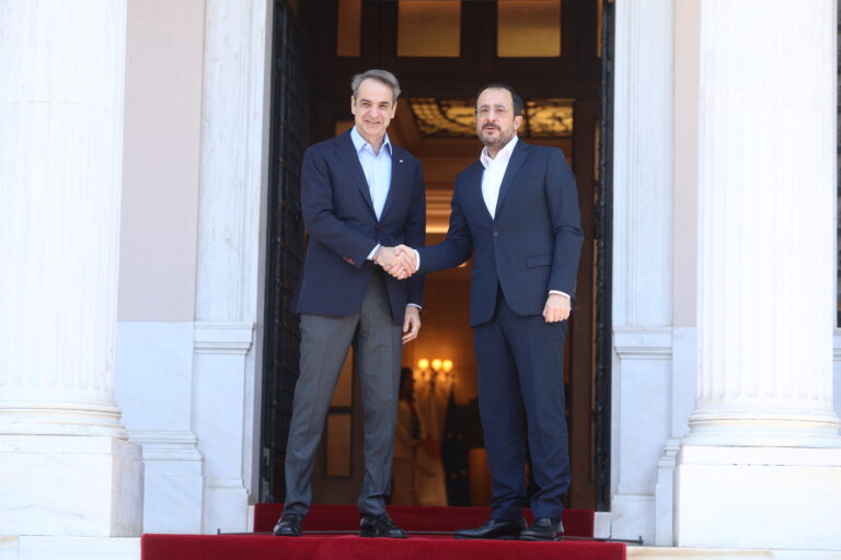 Συνάντηση Μητσοτάκη – Χριστοδουλίδη: Κοινός βηματισμός Αθήνας και Λευκωσίας ενόψει της άτυπης πενταμερούς στη Γενεύη