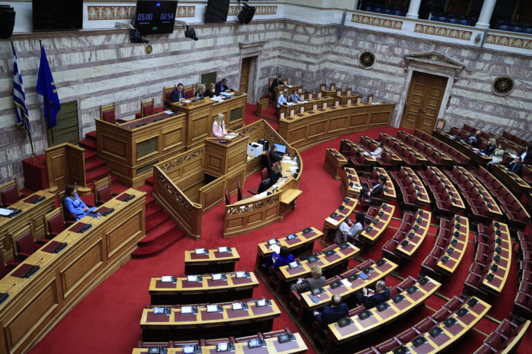 Βουλή: Επετειακή αναφορά στην Παγκόσμια Ημέρα της Γυναίκας – Τιμή στους αγώνες τους για έναν κόσμο χωρίς διακρίσεις και ανισότητες