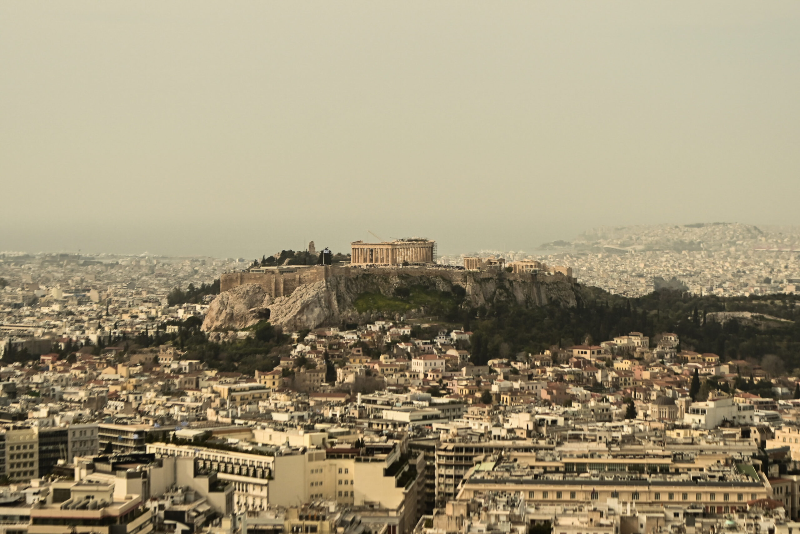 Καιρός: Σκόνη και νοτιάδες έως την Κυριακή – Πρόγνωση από τον Χρ. Παρανό