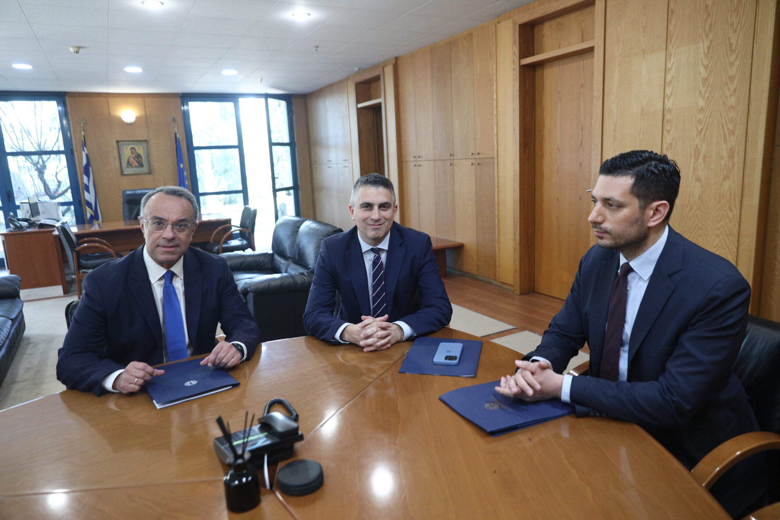 H παράδοση – παραλαβή στο υπουργείο Υποδομών και Μεταφορών