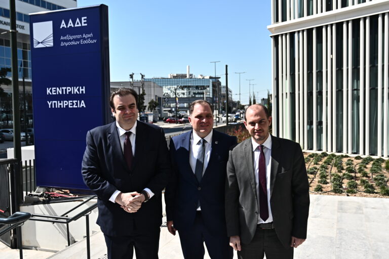 Κυρ. Πιερρακάκης: Πρώτη επίσκεψη στην ΑΑΔΕ – Συνάντηση με τον Γ. Πιτσιλή