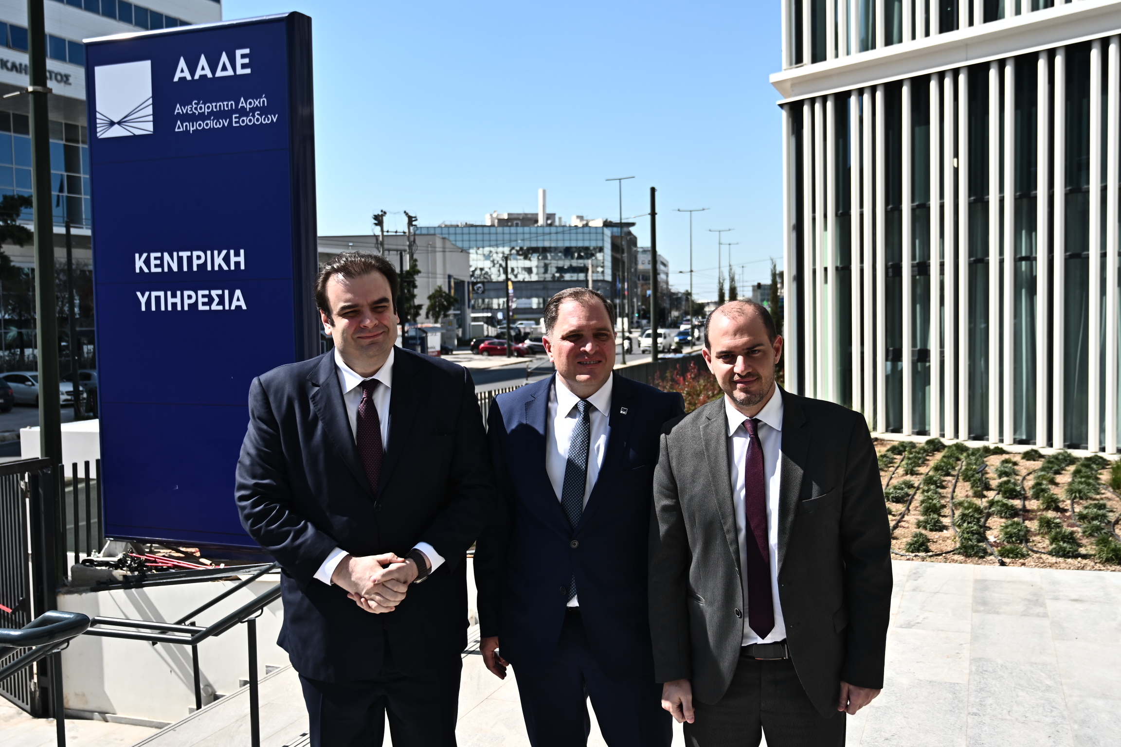 Κυρ. Πιερρακάκης: Πρώτη επίσκεψη στην ΑΑΔΕ – Συνάντηση με τον Γ. Πιτσιλή