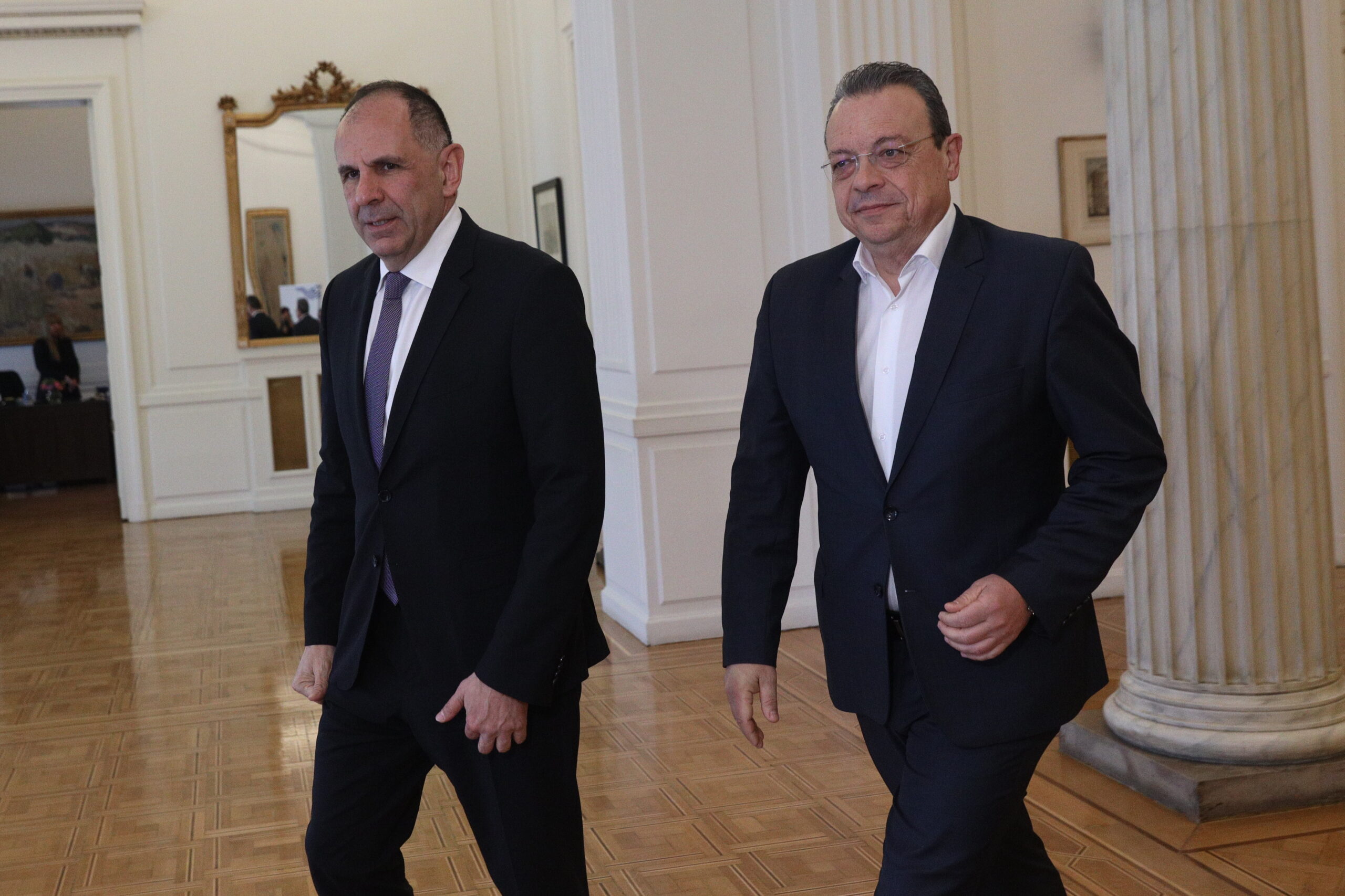 ΕΝΗΜΕΡΩΣΗ ΑΠΟ ΤΟΝ ΥΠΟΥΡΓΟ ΕΞΩΤΕΡΙΚΩΝ ΓΙΩΡΓΟ ΓΕΡΑΠΕΤΡΙΤΗ ΤΩΝ ΑΡΧΗΓΩΝ ΤΩΝ ΠΟΛΙΤΙΚΩΝ ΚΟΜΜΑΤΩΝ / ΣΥΝΑΝΤΗΣΗ ΜΕ ΤΟΝ ΠΡΟΕΔΡΟ ΤΟΥ ΣΥΡΙΖΑ-ΠΣ ΣΩΚΡΑΤΗ ΦΑΜΕΛΛΟ (ΓΙΑΝΝΗΣ ΠΑΝΑΓΟΠΟΥΛΟΣ/EUROKINISSI)