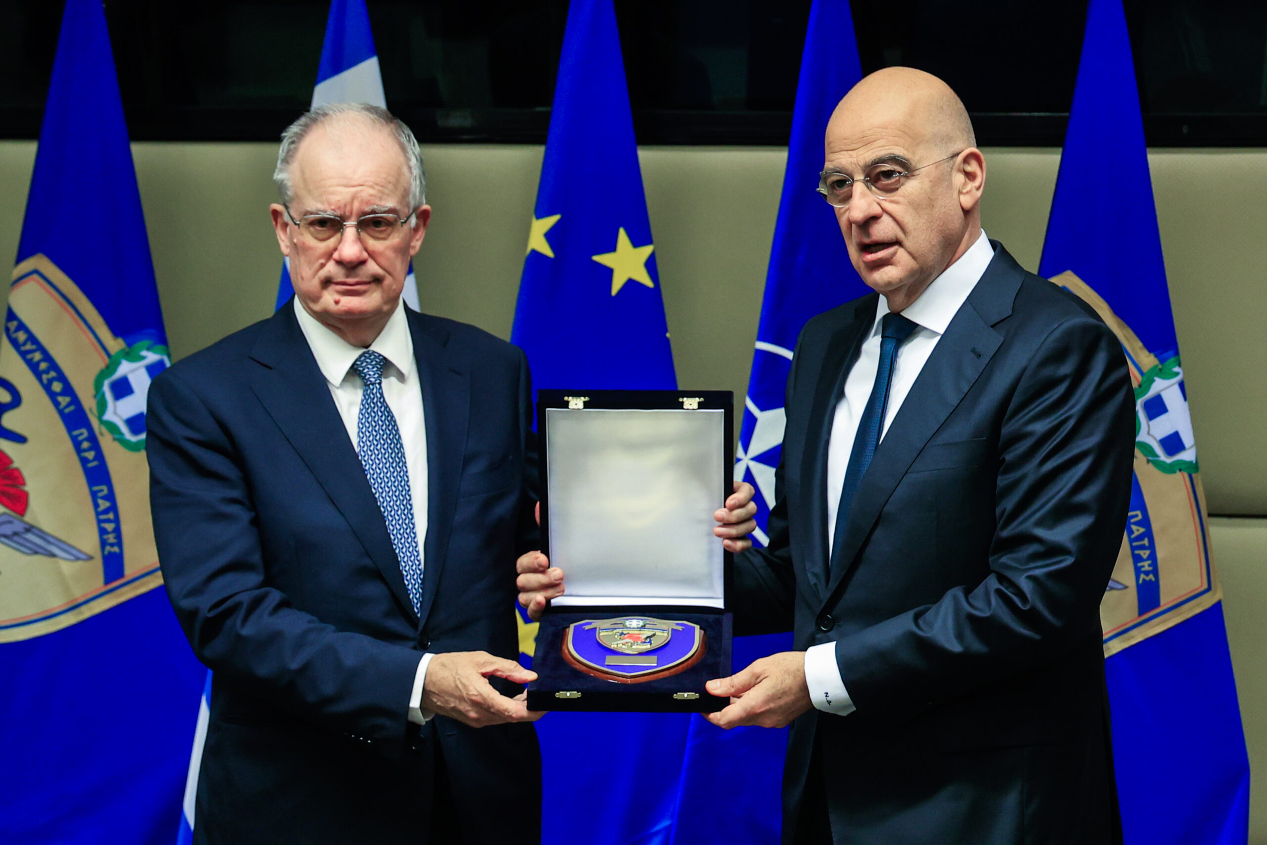 [376645] ΕΠΙΣΚΕΨΗ ΤΟΥ ΠτΔ ΚΩΣΤΑ ΤΑΣΟΥΛΑ ΣΤΟ ΥΠΟΥΡΓΕΙΟ ΕΘΝΙΚΗΣ ΑΜΥΝΑΣ (ΓΙΩΡΓΟΣ ΚΟΝΤΑΡΙΝΗΣ/EUROKINISSI)