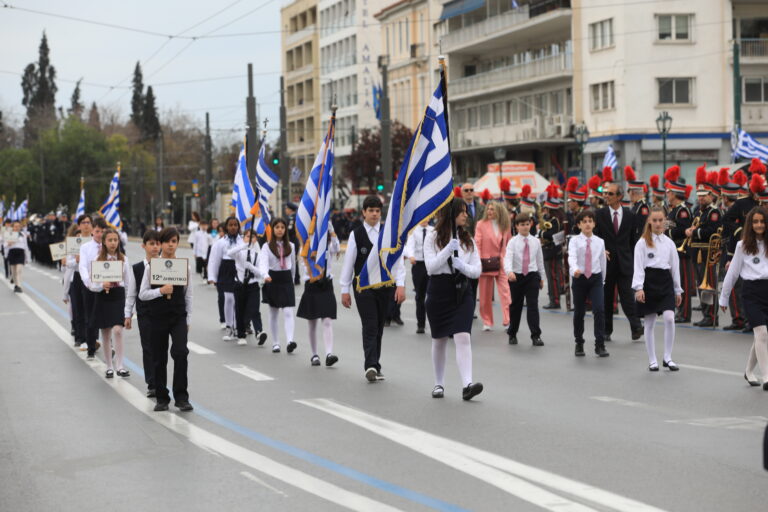 Ολοκληρώθηκε η μαθητική παρέλαση για την 25η Μαρτίου – Παρέλασαν περισσότερα από 200 σχολεία της Αθήνας