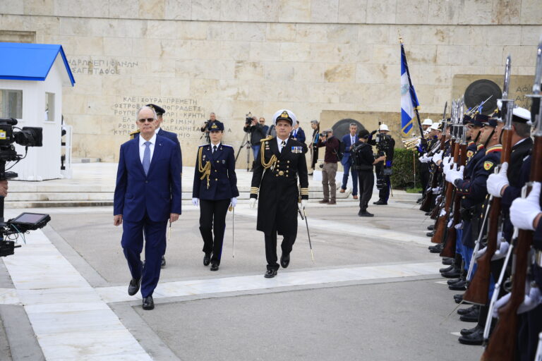 Βίντεο: Κατάθεση στεφάνου από τον ΠτΔ Κ. Τασούλα στο Μνημείο του Άγνωστου Στρατιώτη