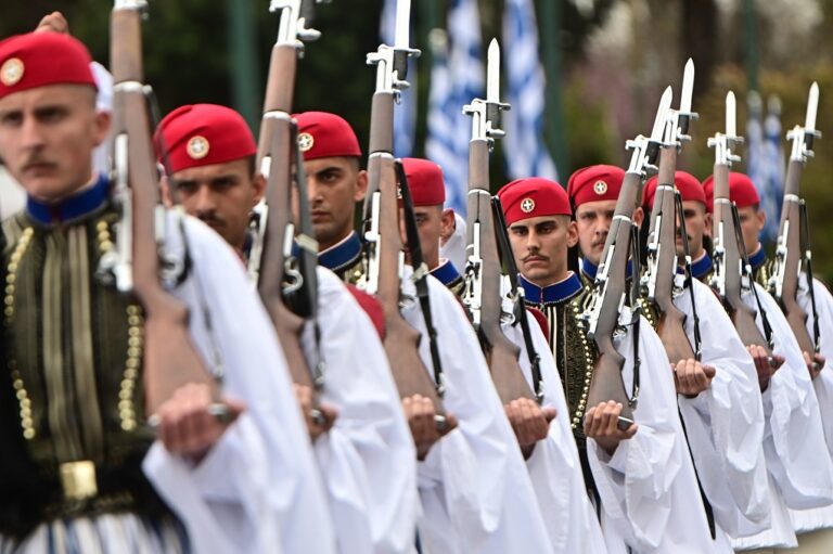 Παρέλαση 25ης Μαρτίου: Η στιγμή της διέλευσης της Προεδρικής Φρουράς, δείτε βίντεο