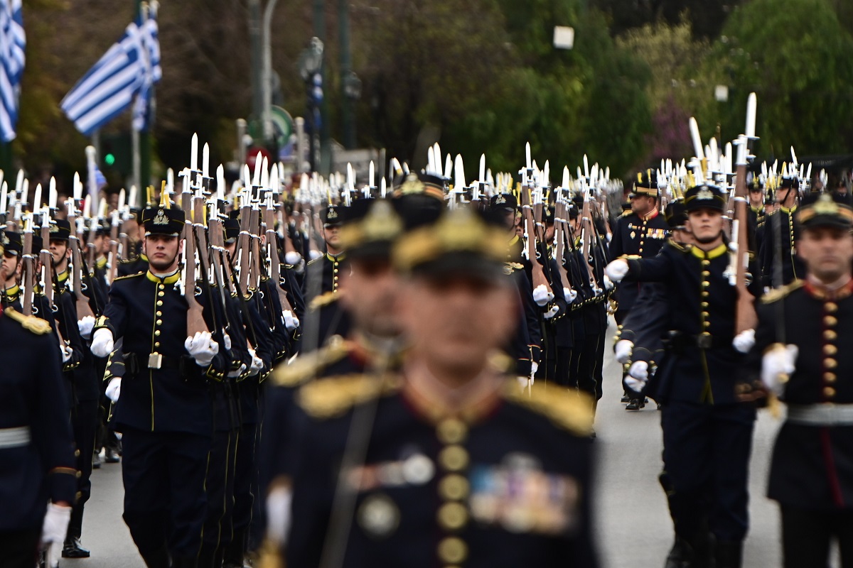 Σημαντικές αυξήσεις για τους ενστόλους – Το πρωί οι ανακοινώσεις από τον Νίκο Δένδια
