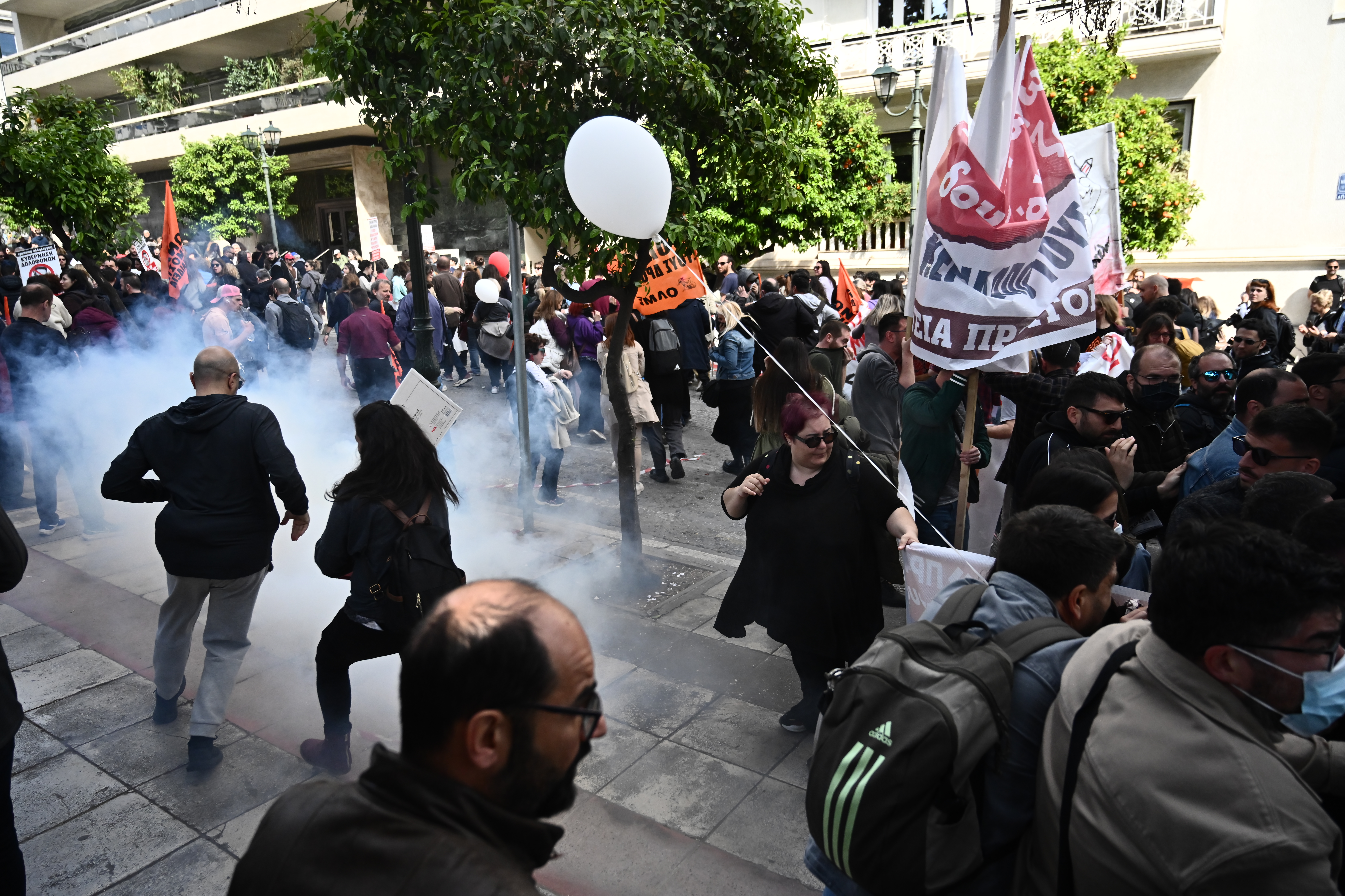 Ένταση στην πορεία των εκπαιδευτικών στο κέντρο της Αθήνας