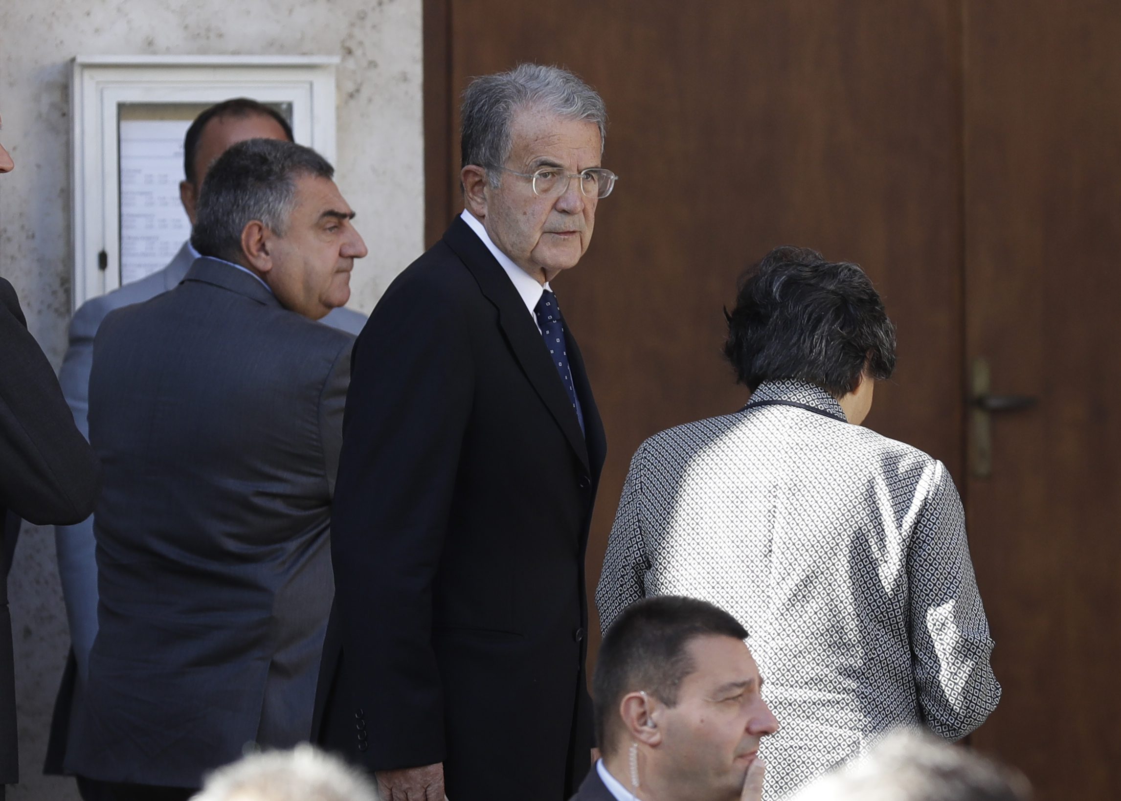 Ιταλία: Ο Ρομάνο Πρόντι τραβάει τα μαλλιά δημοσιογράφου ενοχλημένος από ερώτημα