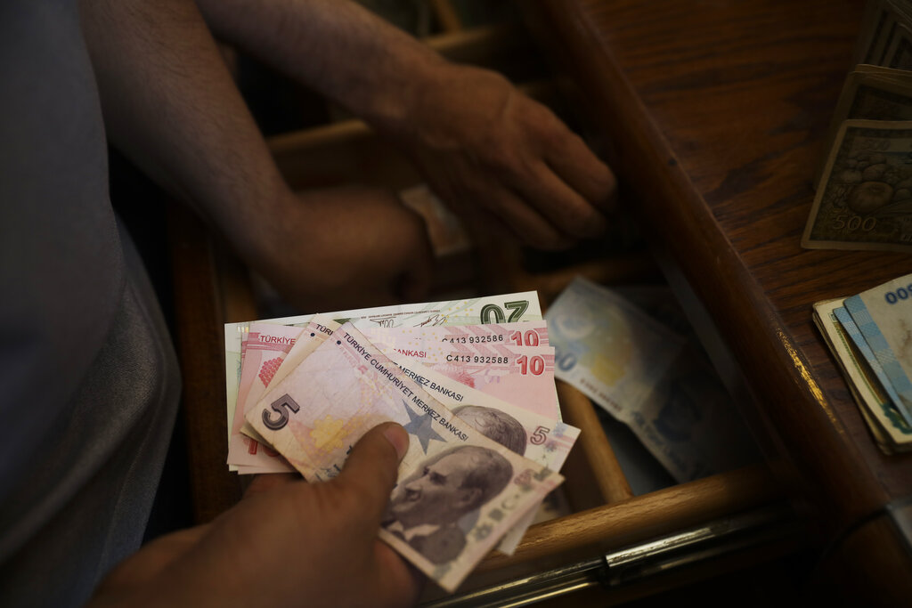 Τουρκία: Βουτιά της τουρκικής λίρας μετά τη σύλληψη του δημάρχου της Κωνσταντινούπολης