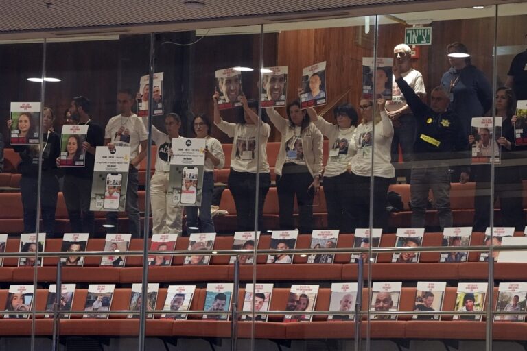 Εικόνες χάους στην ισραηλινή βουλή: Προπηλακισμοί σε συγγενείς ομήρων και θυμάτων της Χαμάς