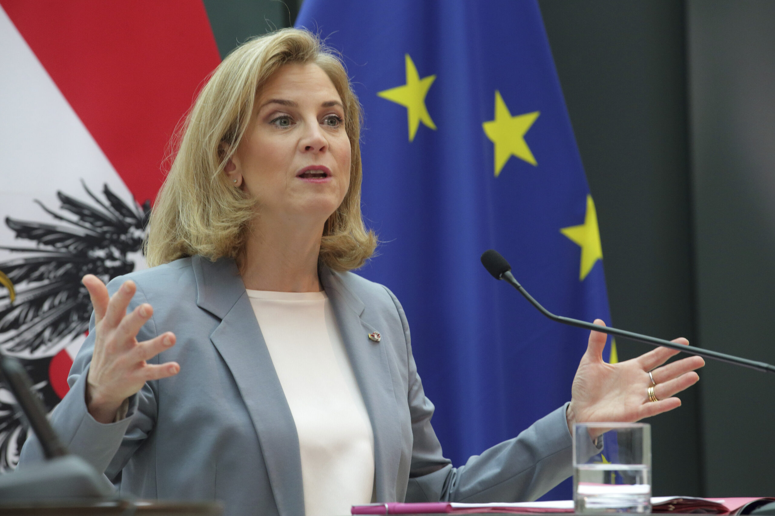 Αυστρία: Τα μέλη του Neos ψήφισαν υπέρ του σχηματισμού μιας κυβέρνησης συνασπισμού με το Λαϊκό Κόμμα και τους Σοσιαλδημοκράτες