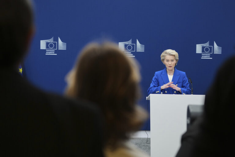 Politico: Ανησυχία Ευρωπαίων ηγετών για το σχέδιο της Φον ντερ Λάιεν για τις αμυντικές δαπάνες