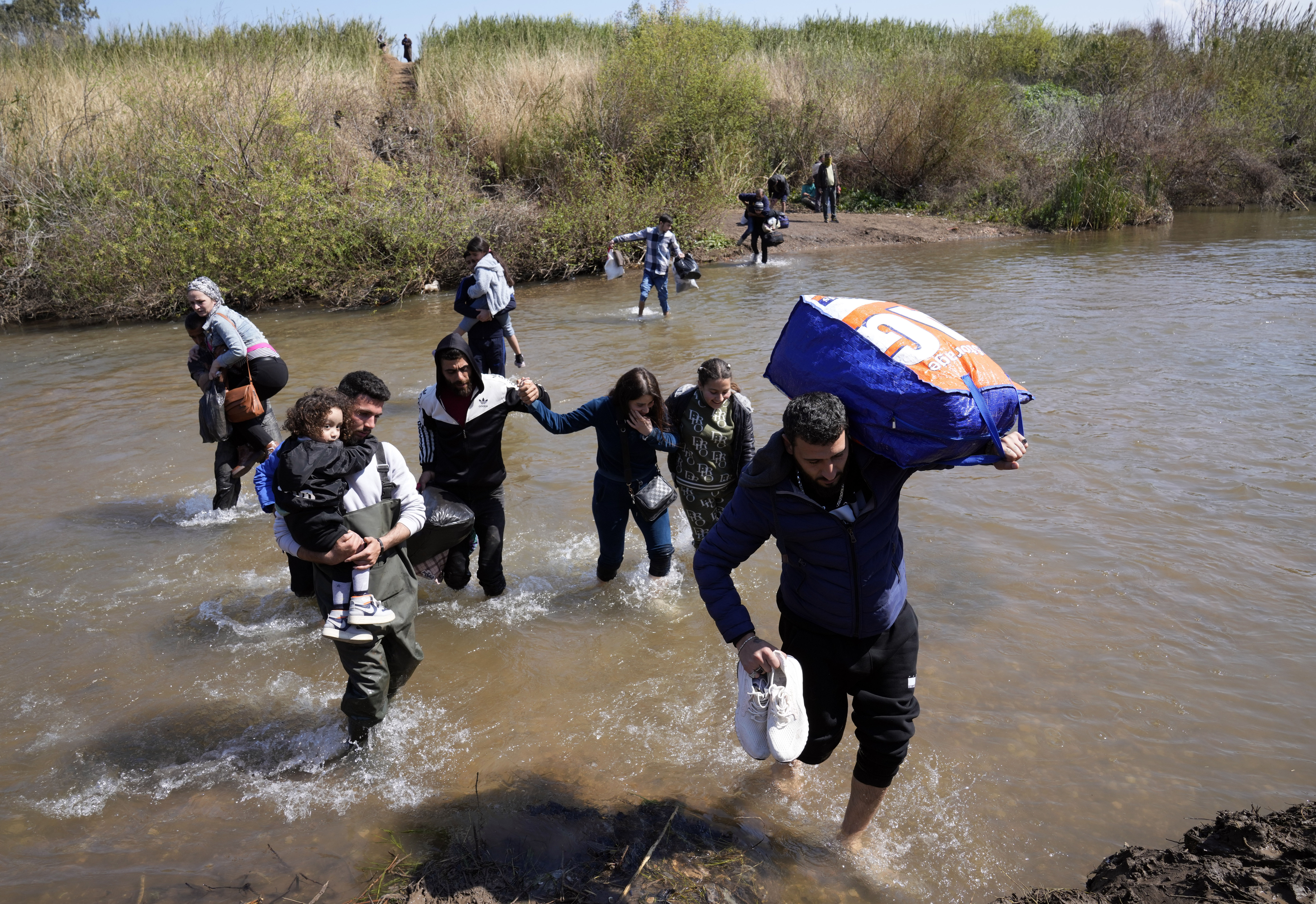 Ρωσία: Εννέα χιλιάδες Σύροι βρήκαν καταφύγιο στην αεροπορική βάση Χμέιμιμ για να γλιτώσουν από τη σεχταριστική βία