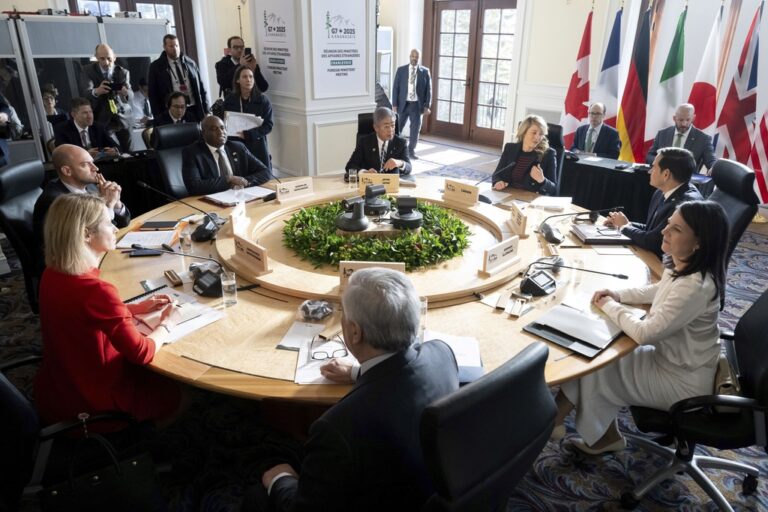 Η Αναλένα Μπέρμποκ και η Καγιά Κάλας εκφράζουν την αλληλεγγύη τους στον Καναδά