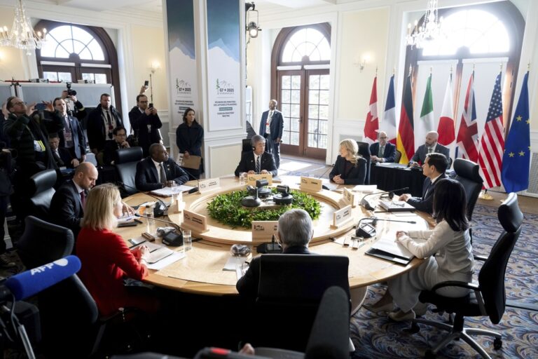 Ενωμένη η G7 απειλεί τη Ρωσία με κυρώσεις εάν δεν αποδεχθεί την εκεχειρία