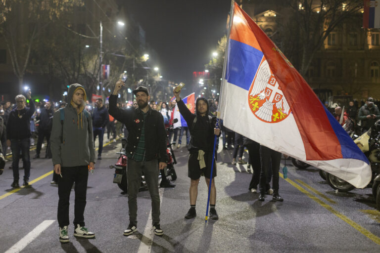 Σερβία: Πρόταση για μεταβατική κυβέρνηση παρουσίασε η αντιπολίτευση – Την απορρίπτει το κόμμα του Αλ. Βούτσιτς