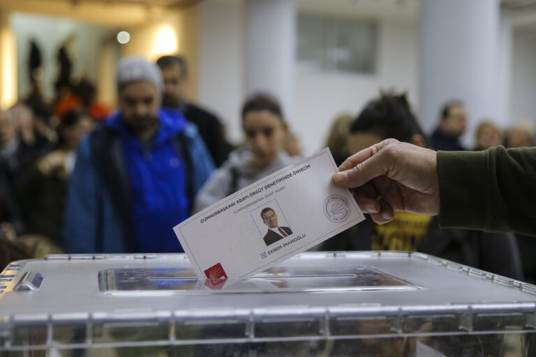 Ο Ιμάμογλου «στη φυλακή και προς χρίσμα για την προεδρία» – Ανακοίνωσε την «καρατόμησή του» το τουρκικό ΥΠΕΣ
