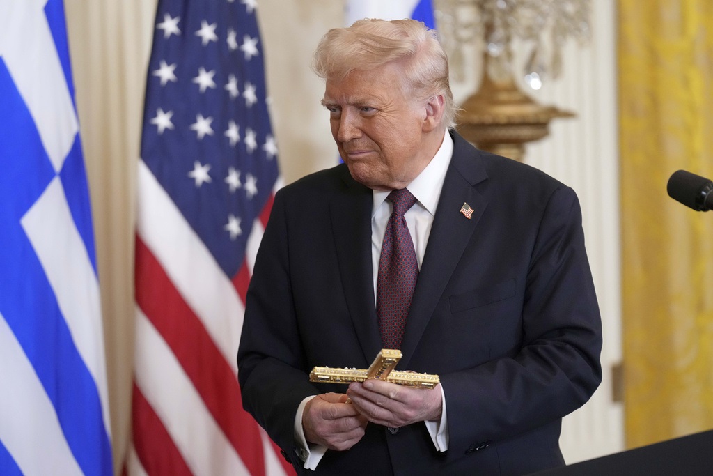 Washington Post: Ο Τραμπ πιέζει τους συμβούλους του να κλιμακώσουν την αύξηση των δασμών