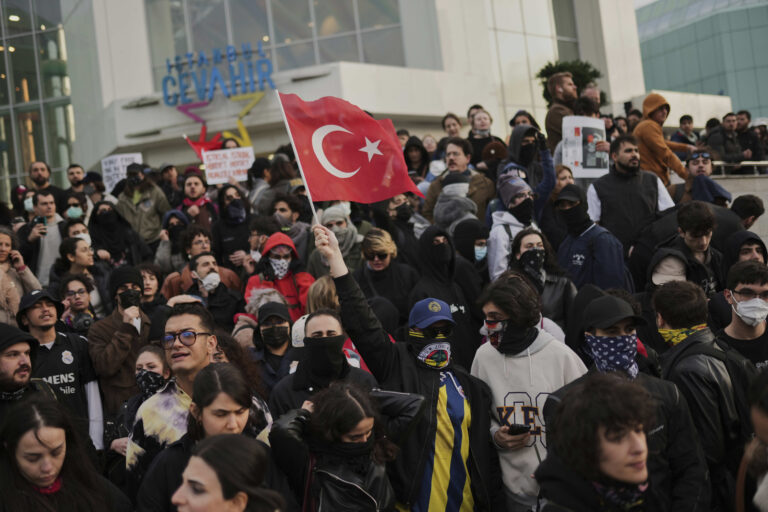 Τουρκία: Ελεύθερος αφέθηκε ο δικηγόρος του Εκρέμ Ιμάμογλου – Του απαγορεύτηκε η έξοδος από τη χώρα