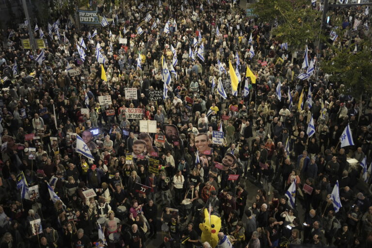 Ισραήλ: Περισσότεροι από 100.000 συμμετείχαν σε διαδηλώσεις με αίτημα τη σύναψη νέας συμφωνίας για την απελευθέρωση ομήρων