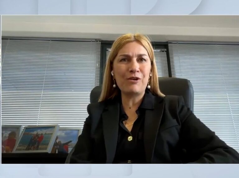 Η νέα υφυπουργός Μετανάστευσης στο EΡΤΝews: Προτεραιότητα ο αυστηρός έλεγχος στο ποιοι, πόσοι και πώς μπαίνουν και πότε επιστρέφουν