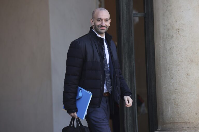 Γάλλος υπουργός: Η αναστολή της στρατιωτικής βοήθειας των ΗΠΑ προς το Κίεβο απομακρύνει το ενδεχόμενο ειρήνης