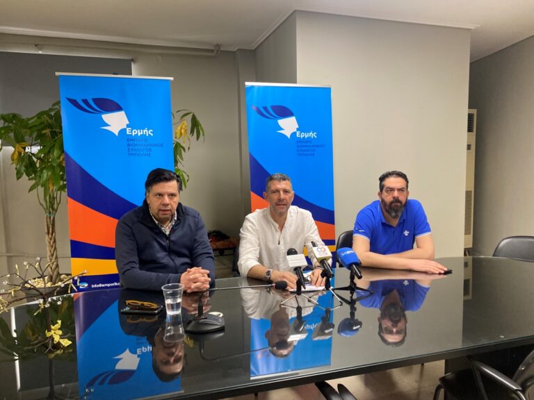 Ο Εμπορικός Σύλλογος της Τρίπολης και οι Πρόσκοποι δίνουν ξανά ζωή στα παιδικά παιχνίδια