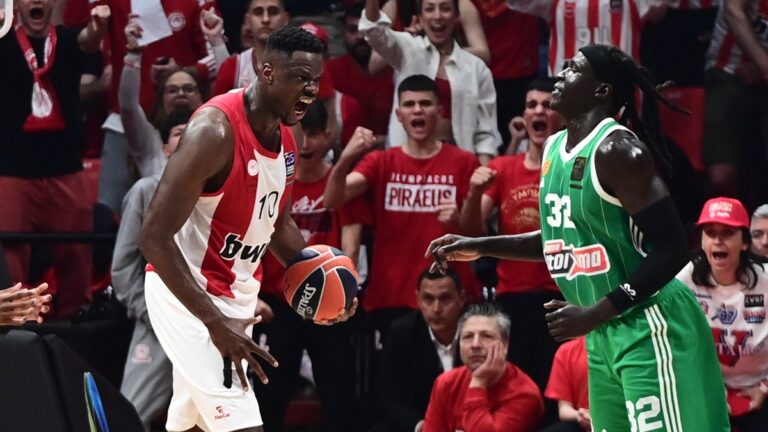 Euroleague: Χιτσκοκικό φινάλε στο ΣΕΦ, ο Ολυμπιακός 76-74 τον Παναθηναϊκό που άργησε να «ξυπνήσει»