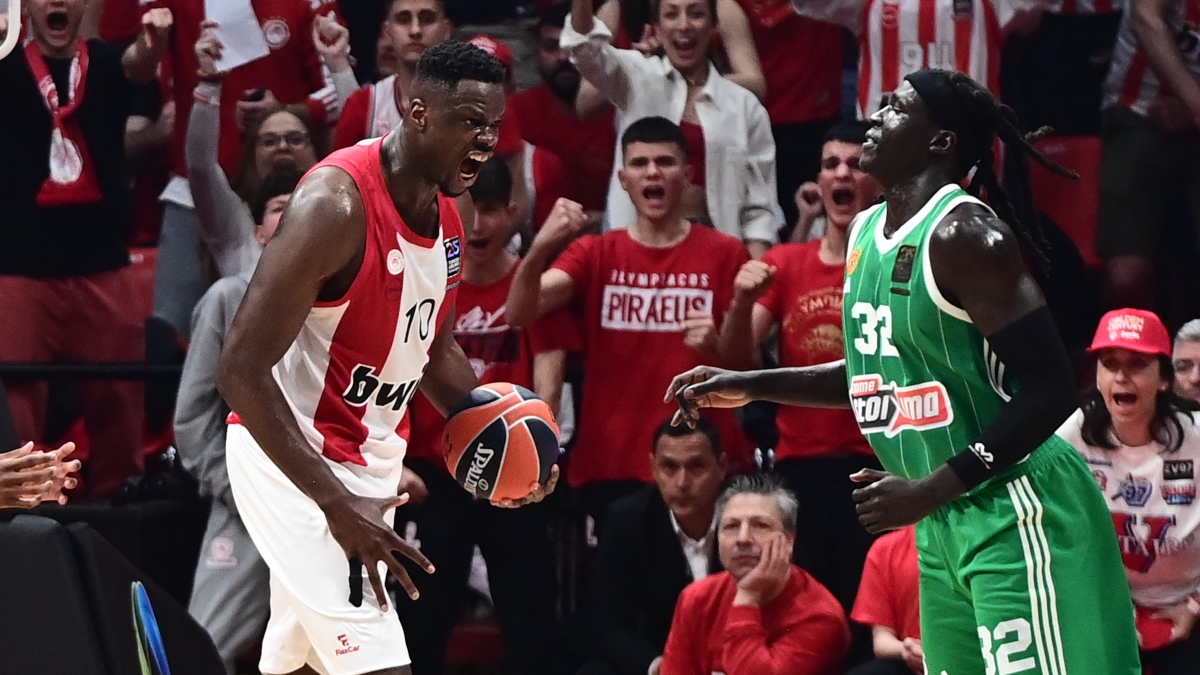 Euroleague: Χιτσκοκικό φινάλε στο ΣΕΦ, ο Ολυμπιακός 76-74 τον Παναθηναϊκό που άργησε να «ξυπνήσει»