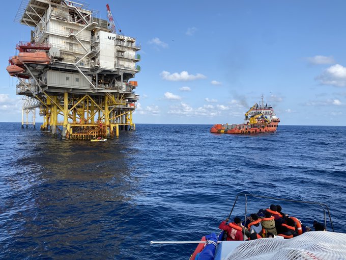 Τυνησία: Διασώθηκαν περίπου 30 μετανάστες που είχαν αποκλειστεί για μέρες σε πλατφόρμα άντλησης φυσικού αερίου