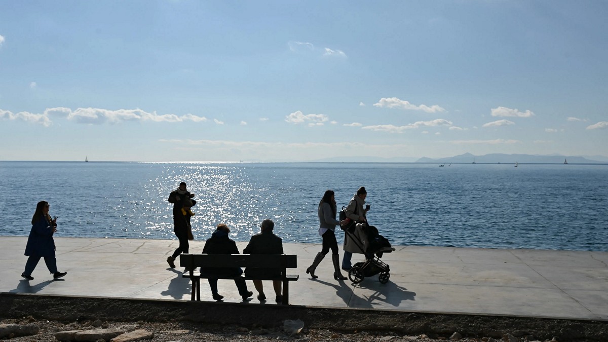Έως τους 26 βαθμούς ο υδράργυρος σε όλη τη χώρα, στους 30 βαθμούς θα φτάσει στη βόρεια Κρήτη – Έρχεται και η αφρικανική σκόνη