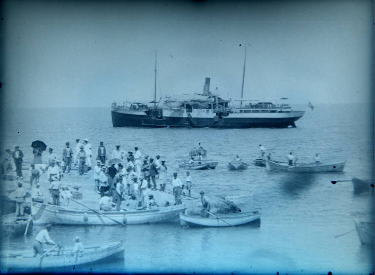 Η Κάσος αφηγείται την ιστορία της μέσα από 59 συνεντεύξεις