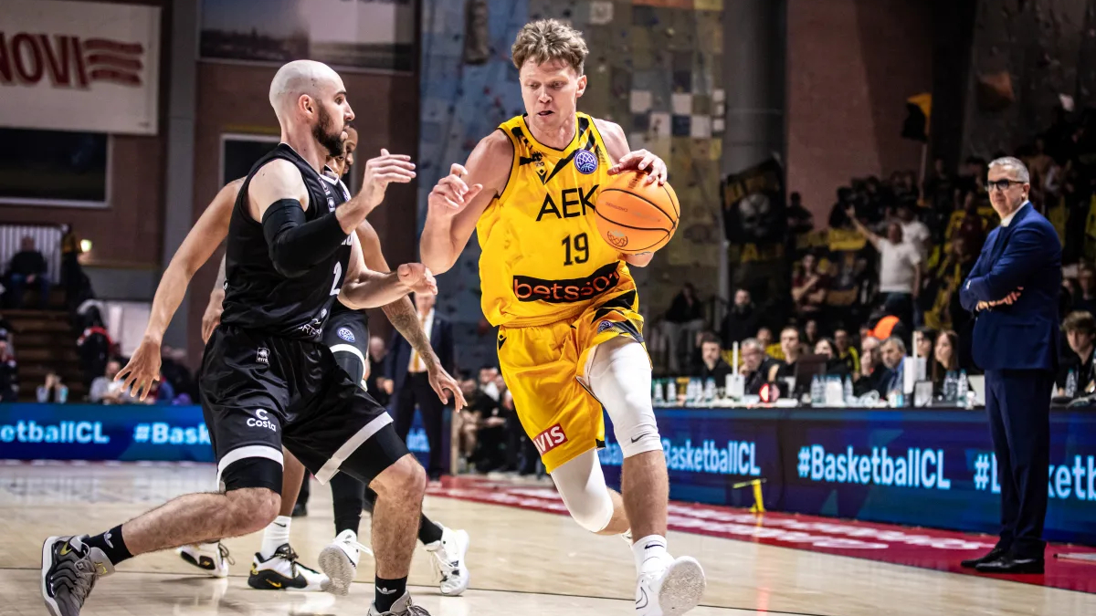 Champions League: Έχασε το ματς με 83-82 μέσα από τα χέρια της η ΑΕΚ, όμως η κορυφή της ανήκει