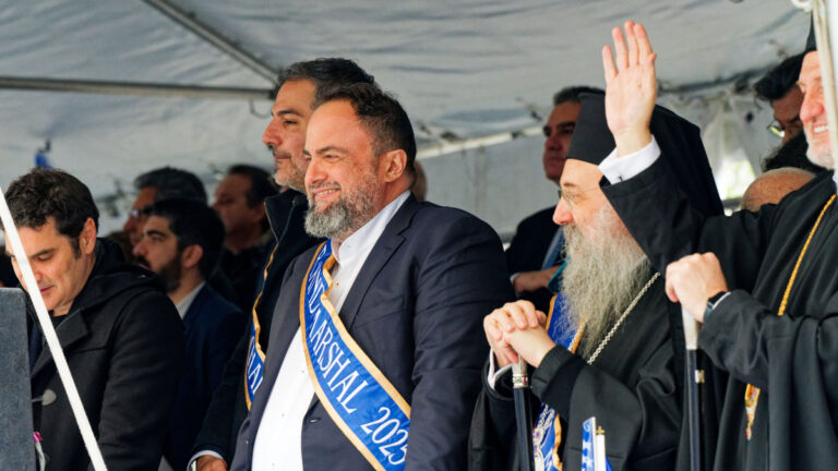 Τιμώμενος τελετάρχης στην παρέλαση της Νέας Υόρκης ο Βαγγέλης Μαρινάκης