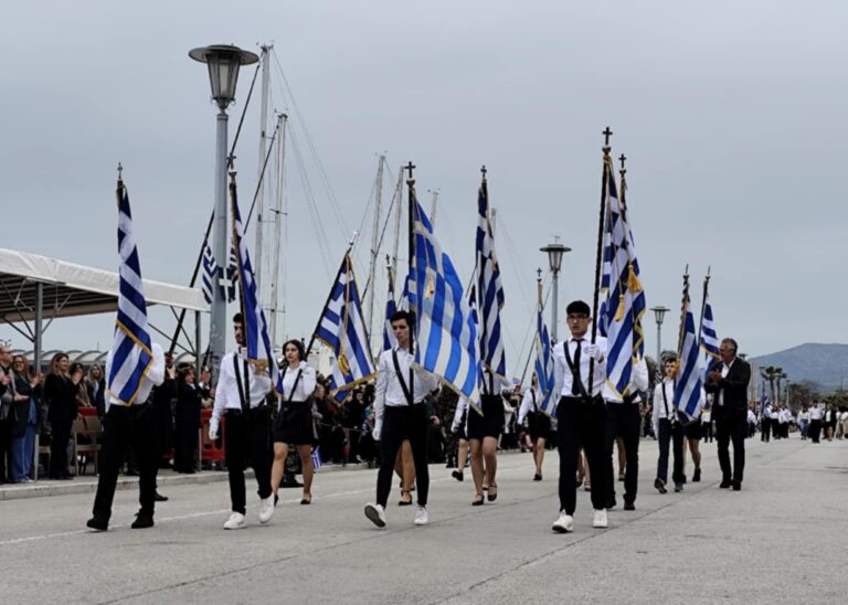 Βόλος: Με λαμπρότητα η μαθητική και στρατιωτική παρέλαση