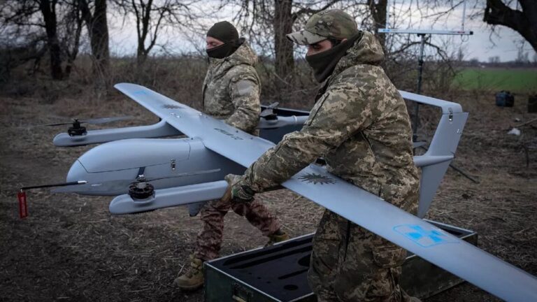Η Βρετανία πρόκειται να παραδώσει 100.000 drones στην Ουκρανία έως τον Απρίλιο του 2026