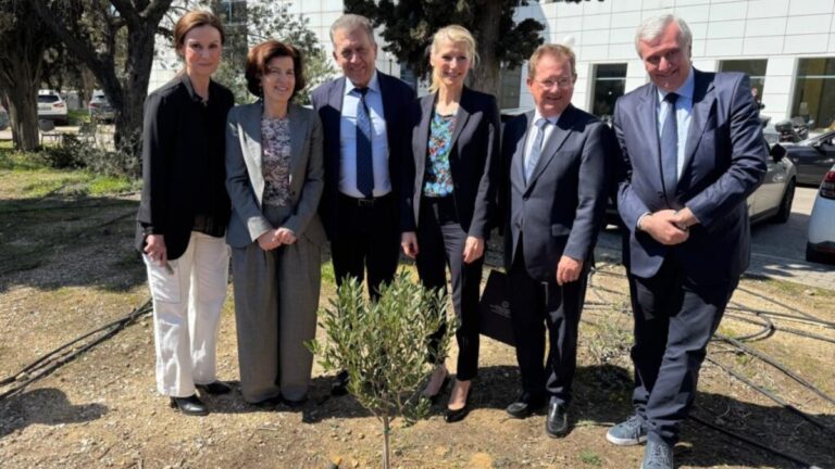 Η Γαλλία στηρίζει την πρόταση για μόνιμη διεξαγωγή των εκλογών της ΔΟΕ στην Αρχαία Ολυμπία