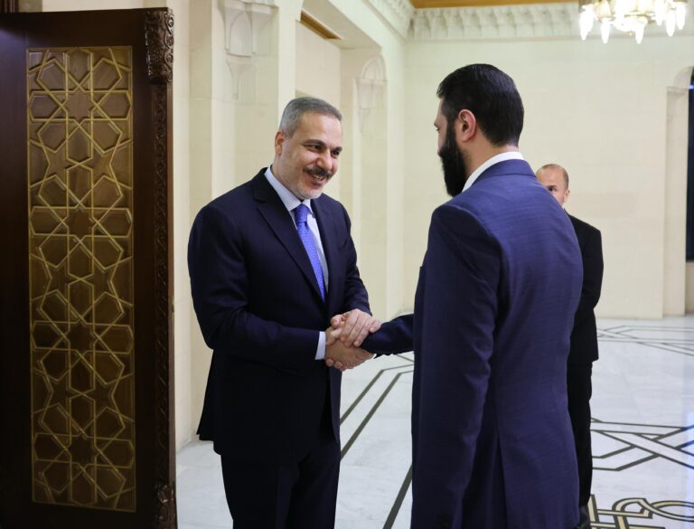 Ξαφνικά στη Δαμασκό Φιντάν και Γκιουλέρ – Θα συναντηθούν με Αλ Σάρα