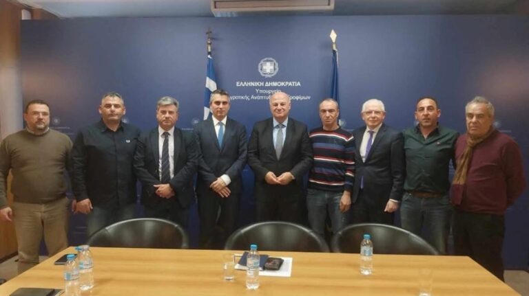 Στον υπουργό Αγροτικής Ανάπτυξης και Τροφίμων πρόεδροι αγροτικών συλλόγων της Κορινθίας